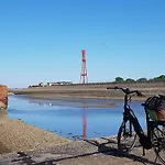 G13 Mit Garten Und Fahrradschuppen By Interhome