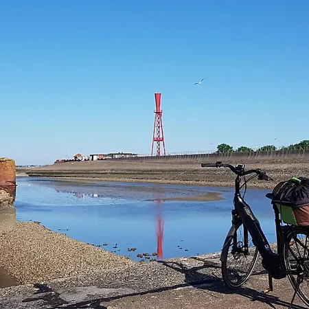 G13 Mit Garten Und Fahrradschuppen By Interhome